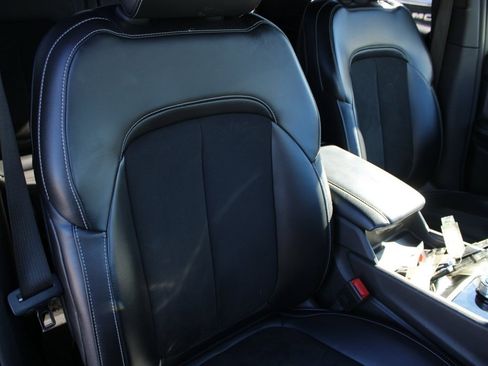 Used 2023 Jeep Grand Cherokee L Laredo image 28