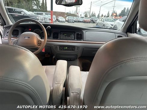 Used 2004 Ford Crown Victoria LX RWD image 14