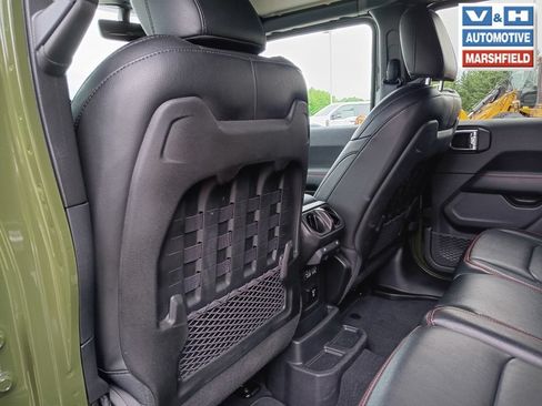 Used 2022 Jeep Wrangler Unlimited Rubicon w/ Cold Weather Group AWD/4WD image 21