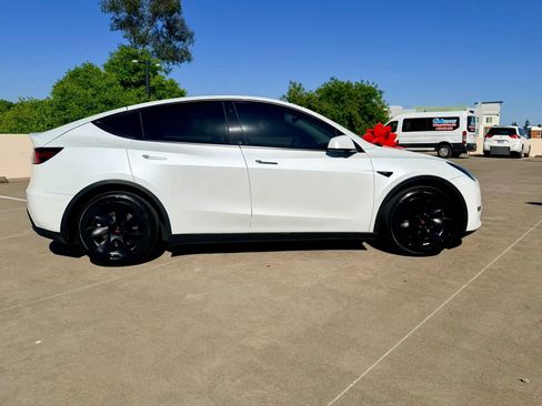 Used 2021 Tesla Model Y 2WD image 4