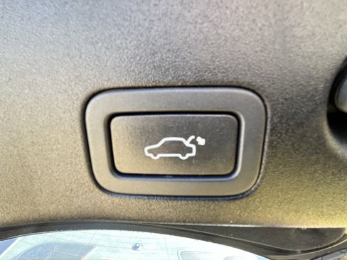 Used 2019 Jaguar XJ R-Sport image 35