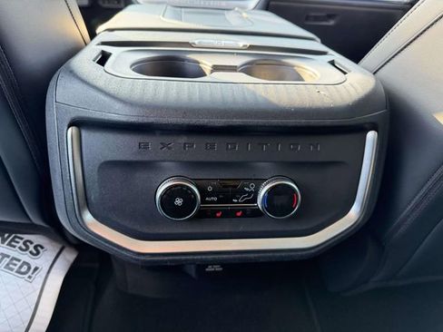 Used 2025 Ford Expedition Platinum image 17