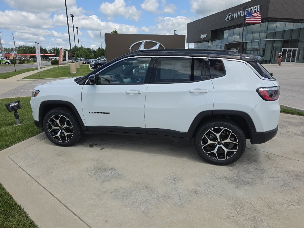 Used 2025 Jeep Compass Limited AWD/4WD image 8