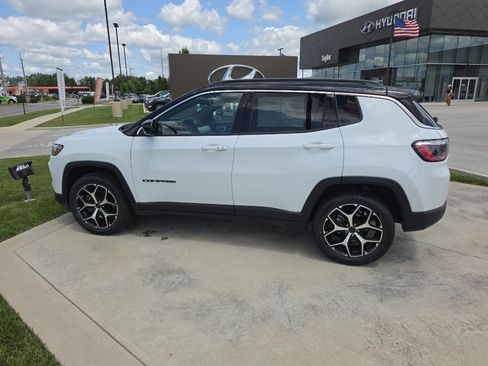 Used 2025 Jeep Compass Limited AWD/4WD image 8