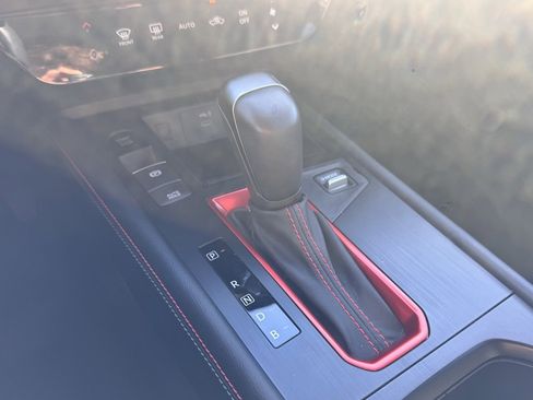 Certified 2025 Nissan Kicks SR image 9