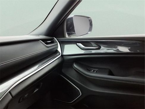 Used 2022 Jeep Grand Cherokee Altitude image 19