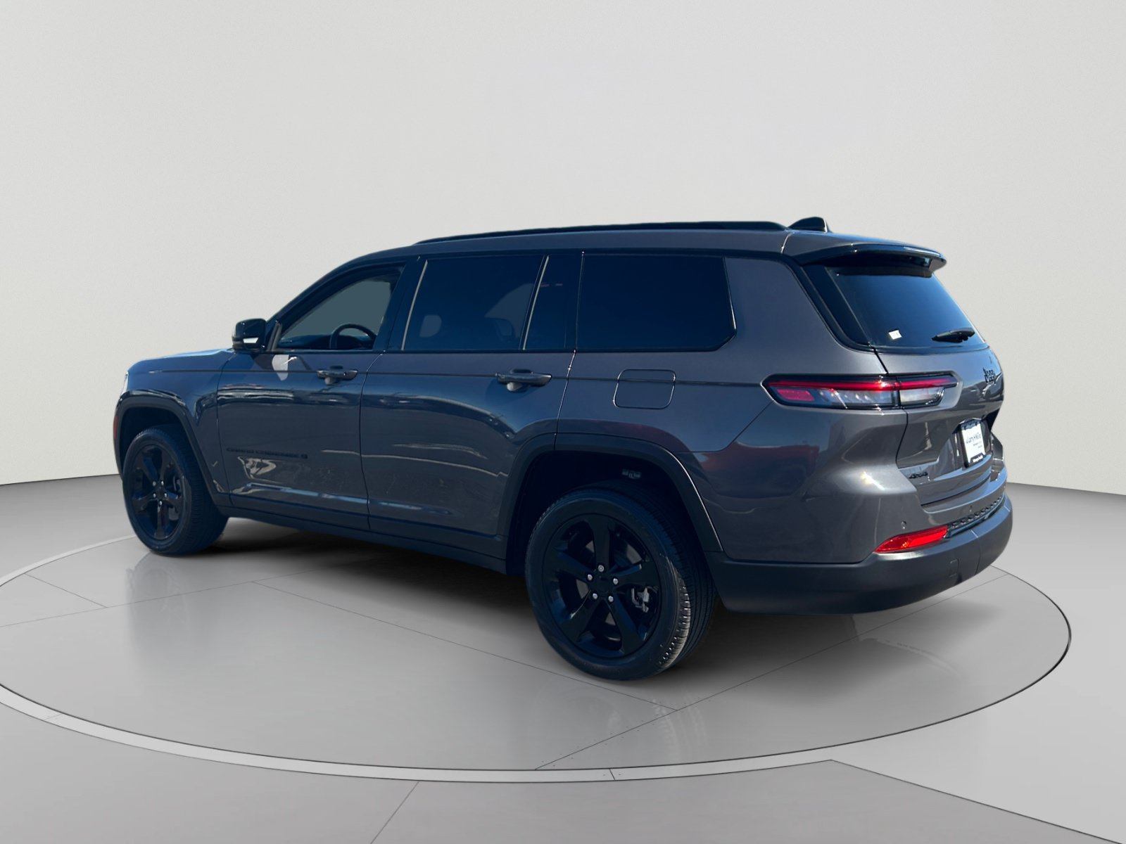 Used 2024 Jeep Grand Cherokee L Limited w/ Black Appearance Package AWD/4WD image 3
