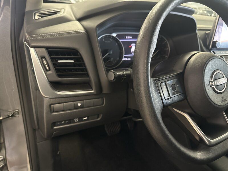 Used 2024 Nissan Rogue SV FWD image 17