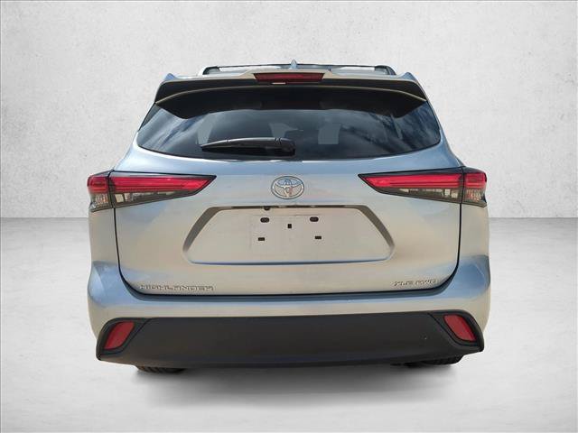 Used 2021 Toyota Highlander XLE AWD/4WD image 6
