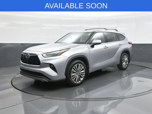 Used 2022 Toyota Highlander Platinum AWD/4WD image 3