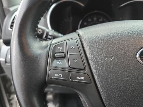 Used 2014 Kia Sorento LX image 16