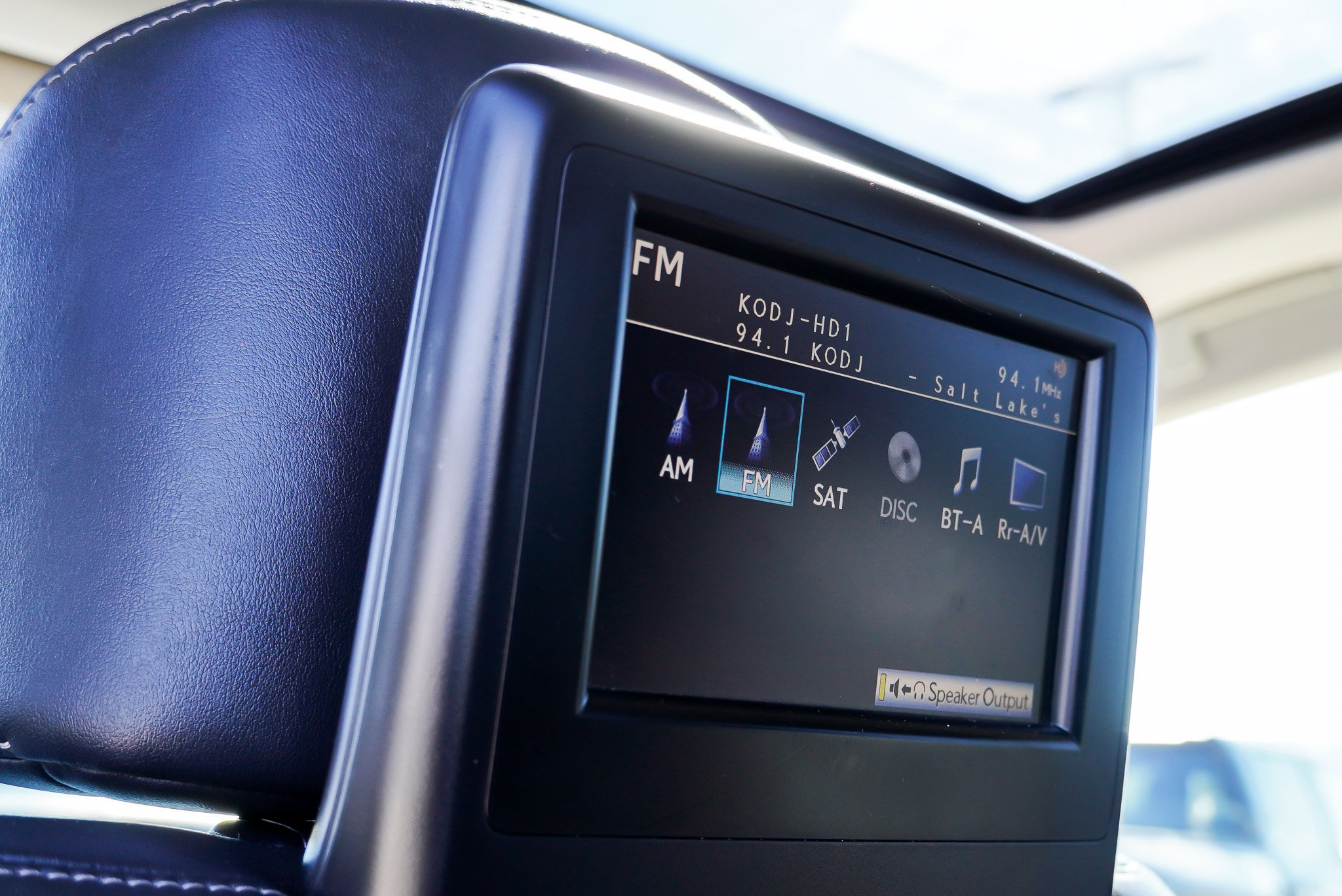 Used 2015 Lexus LX 570 4WD w/ Luxury Package image 32
