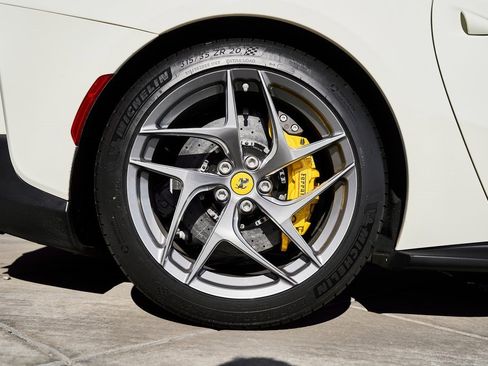 Used 2019 Ferrari 812 Superfast image 18