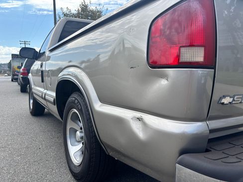 Used 2001 Chevrolet S10 Pickup LS w/ Preferred Equipment Group RWD image 5