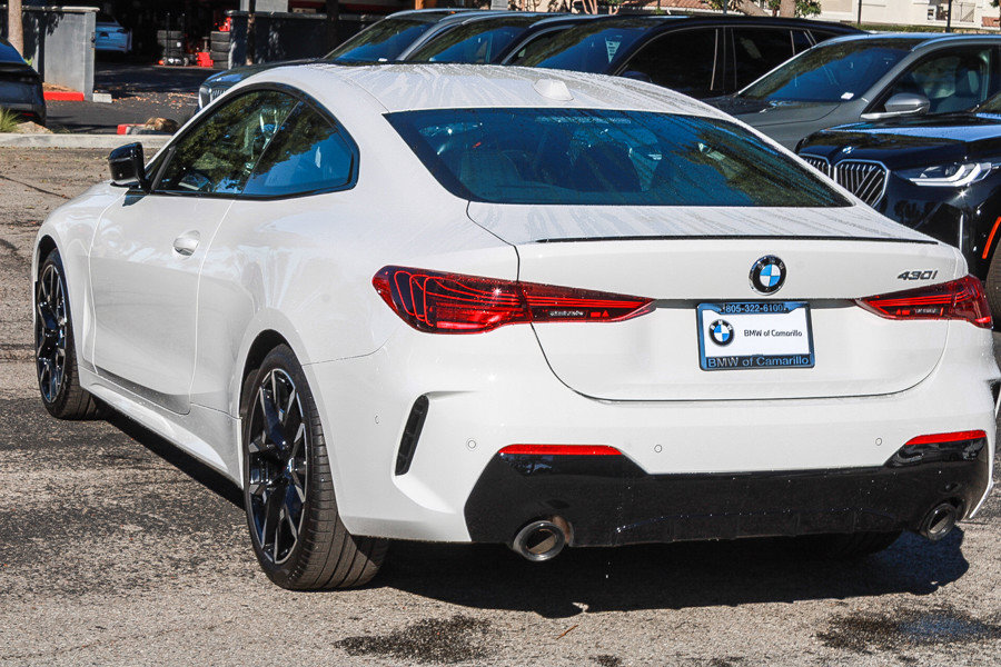Used 2026 BMW 430i Coupe w/ M Sport Package RWD image 4