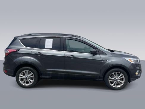 Used 2017 Ford Escape SE w/ Equipment Group 201A AWD/4WD image 2