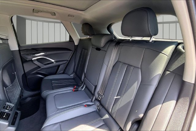 Used 2025 Audi Q5 Premium w/ Convenience Package AWD/4WD image 22