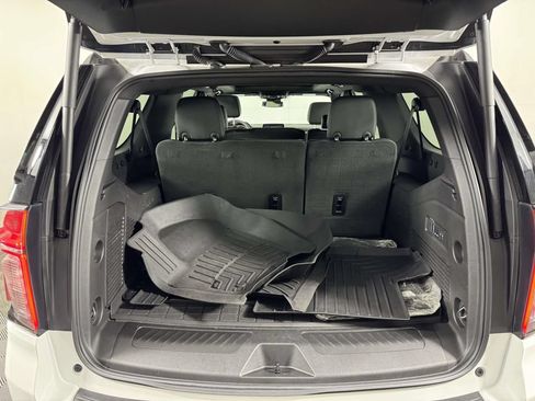Used 2024 Chevrolet Suburban LT w/ Luxury Package AWD/4WD image 14