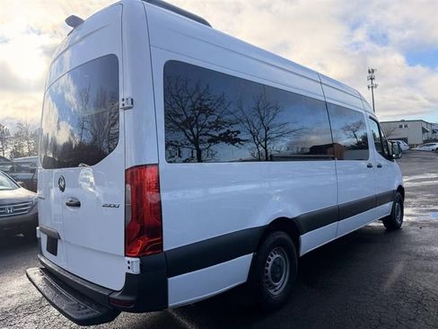 Used 2022 Mercedes-Benz Sprinter 2500 image 4