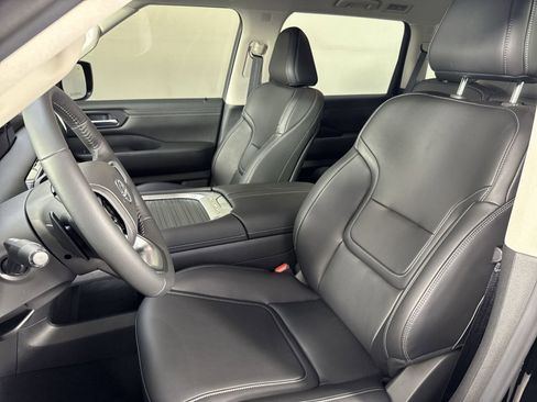 New 2025 Nissan Armada SV image 18