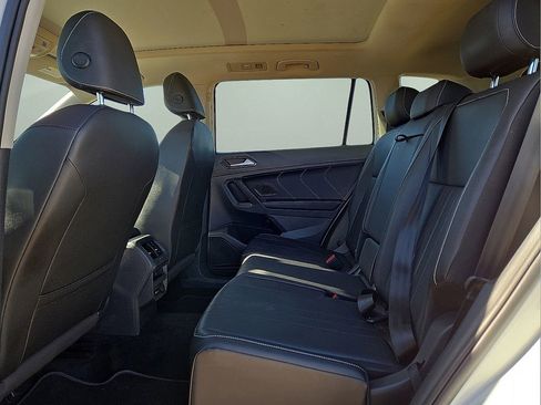 Used 2023 Volkswagen Tiguan SE image 14