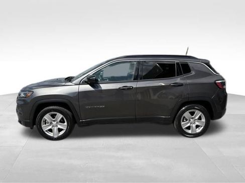 Used 2022 Jeep Compass Latitude FWD image 12
