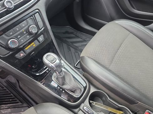Certified 2021 Buick Encore Preferred AWD/4WD image 25