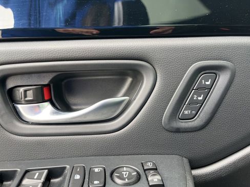 Used 2025 Honda Pilot TrailSport image 12