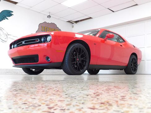 Used 2015 Dodge Challenger R/T Plus RWD image 7