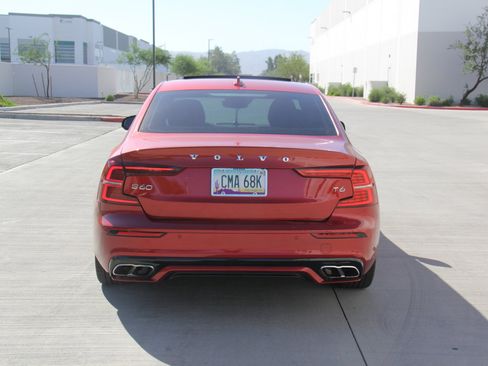 Used 2019 Volvo S60 T6 R-Design image 6