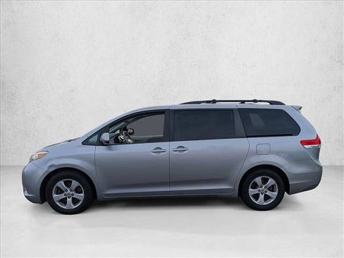 Used 2012 Toyota Sienna LE image 8