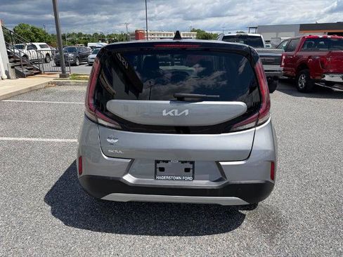 Used 2025 Kia Soul LX w/ LX Technology Package FWD image 5