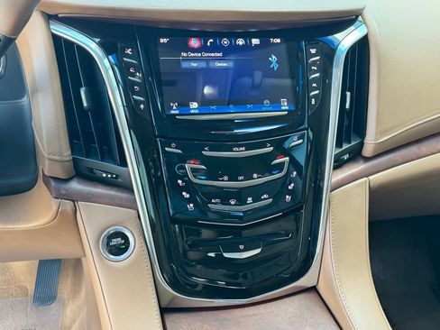 Used 2016 Cadillac Escalade Platinum AWD/4WD image 7