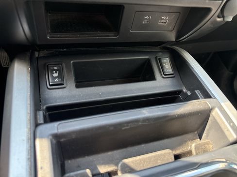 Used 2022 Nissan Titan SV w/ SV Convenience Package RWD image 13