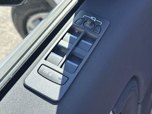 Used 2023 Land Rover Discovery Sport S image 22