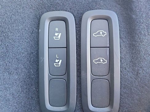 Used 2018 Volvo XC60 T6 Inscription w/ Luxury Seat Package image 8