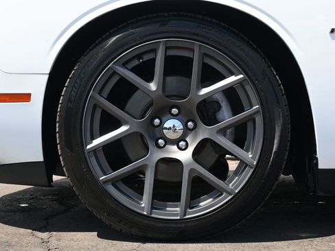 Used 2016 Dodge Challenger R/T image 7