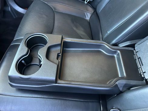 Used 2015 Chrysler 300 C image 26