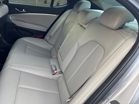 Used 2023 Genesis G70 2.0T image 17