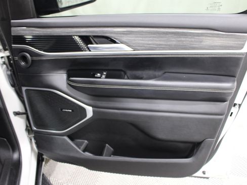 Used 2022 Jeep Wagoneer Series III AWD/4WD image 32