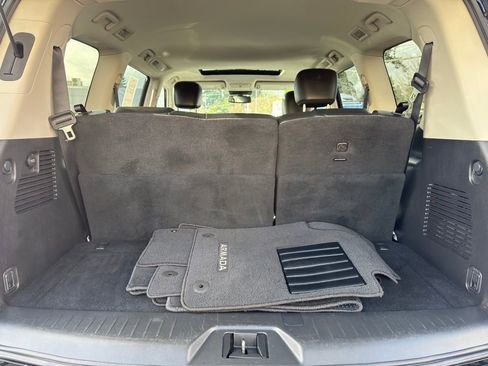 Used 2024 Nissan Armada SL w/ Captain's Chairs Package image 8