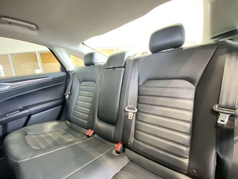 Used 2017 Ford Fusion SE w/ Fusion SE Technology Package FWD image 25