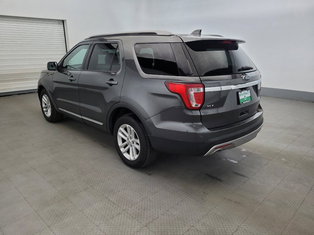Used 2017 Ford Explorer XLT w/ Equipment Group 202A FWD image 5