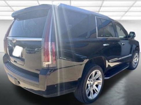 Used 2020 Cadillac Escalade Premium Luxury image 2