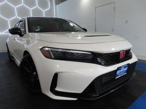 Used 2023 Honda Civic Type R image 2