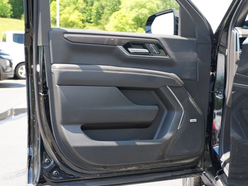 Used 2025 GMC Yukon XL Elevation w/ Elevation Premium Package AWD/4WD image 14