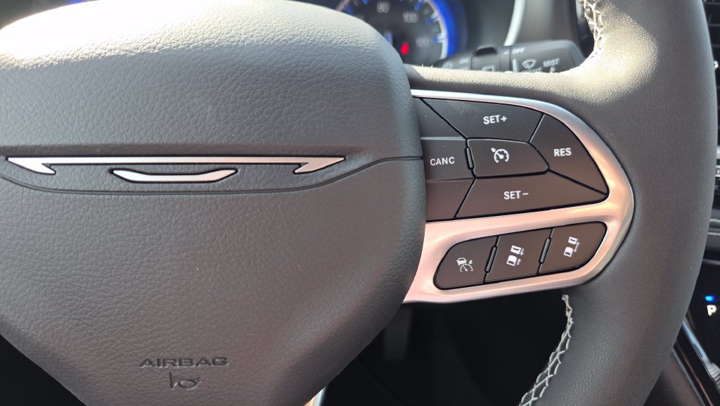 New 2027 Chrysler Pacifica Select FWD image 31