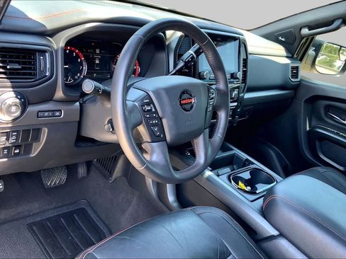 Used 2021 Nissan Titan PRO-4X w/ Pro-4x Convenience Package AWD/4WD image 18