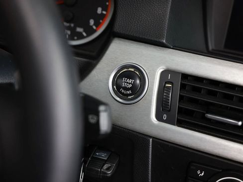 Used 2011 BMW M3 Sedan RWD image 32