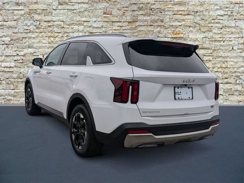 Certified 2025 Kia Sorento S w/ Panoramic Sunroof Package FWD image 4